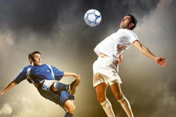 為什么足球球員的薪資都很高？