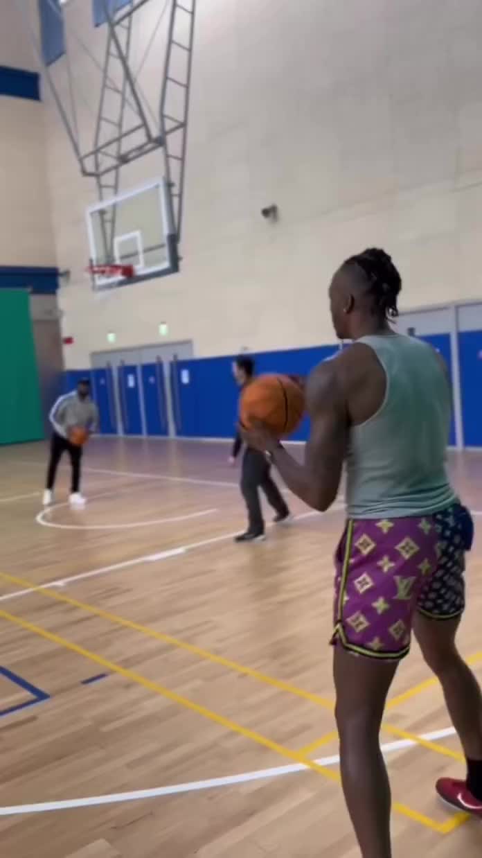 明天要復(fù)出！霍華德ins曬訓(xùn)練視頻：超人就要回歸賽場(chǎng)！（霍華德的ins賬號(hào)）