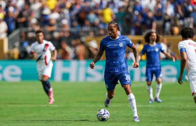 輸球又輸人！巴黎0-3慘敗，主教練掌摑切爾西神鋒引發大規模沖突